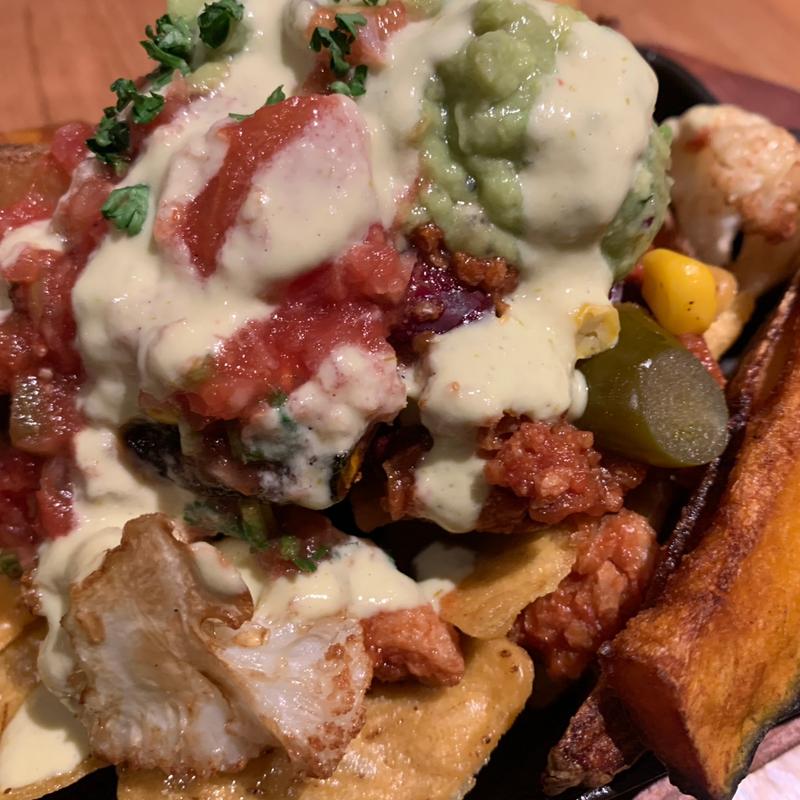 ヴィーガンナチョス(LAS DOS CARAS MODERN MEXICANO Y TACOS)