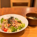 マグロとサーモン、アボカドの和風poki丼(kawara CAFE＆KITCHEN 吉祥寺PARCO店)