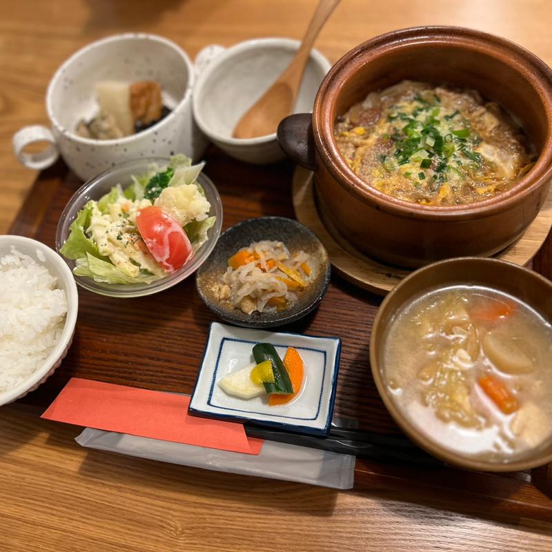ぐつぐつ鍋かつ煮定食(二葉ごはん)