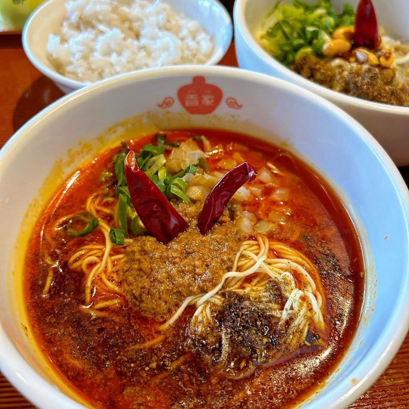 麻辣汁なし坦々麺と鬼坦々麺もっと辛く(辛増し)のハーフ&ハーフ(極上担々麺 香家 新代田店)