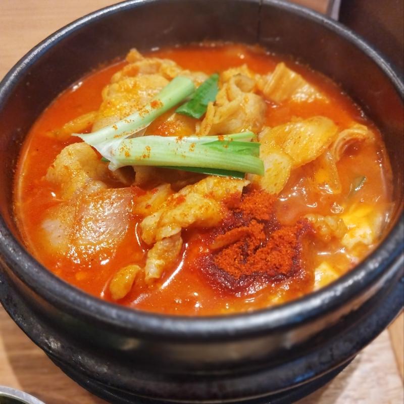 牛ホルモンスンドゥブ(スンドゥブ中山豆腐店 新橋)