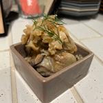 牡蠣とハナビラ茸のオイル漬け