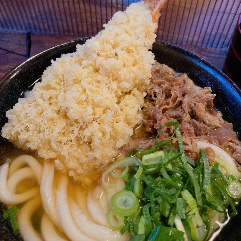 肉うどん・海老天トッピング(大力うどん)