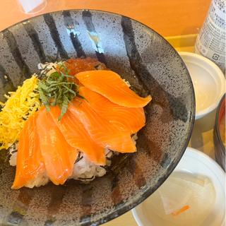 2度おいしい！いくら&サーモン丼(ココス アルプラザ亀岡前店 （COCO’S）)