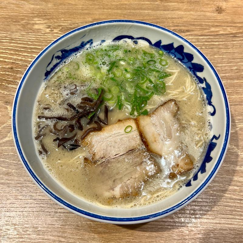 糸島豚骨ラーメン(元祖糸島ラーメン 銅鑼（どら）ラーメン滑走路店)