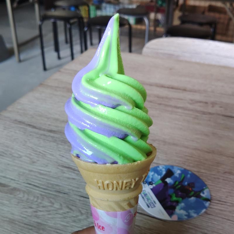 EVA初号機ソフトクリーム(佐々平商店 （ササヘイショウテン）)