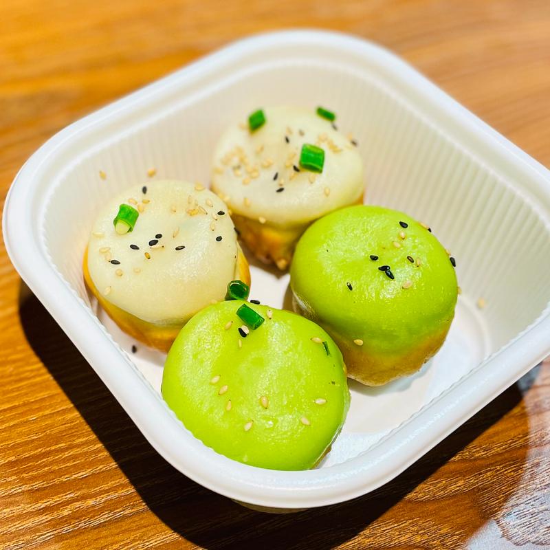 二色焼き小籠包(鼎鼎 DinDin （ディンディンレストラン）)