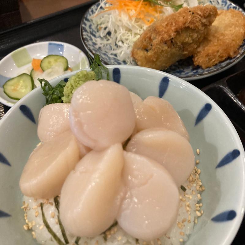 オホーツク産ホタテ丼と揚げ物定食(AKARI DINING （アカリダイニング）)