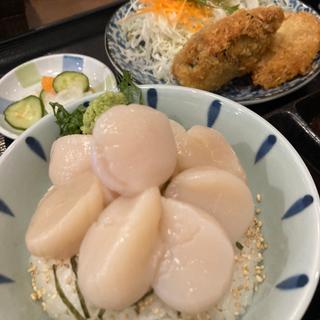 オホーツク産ホタテ丼と揚げ物定食(AKARI DINING （アカリダイニング）)