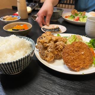 カラコロ定食(格子戸)