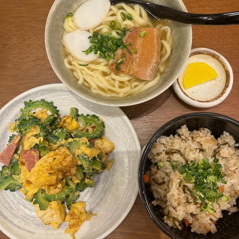 (沖縄料理 やんばる 新宿総本店)