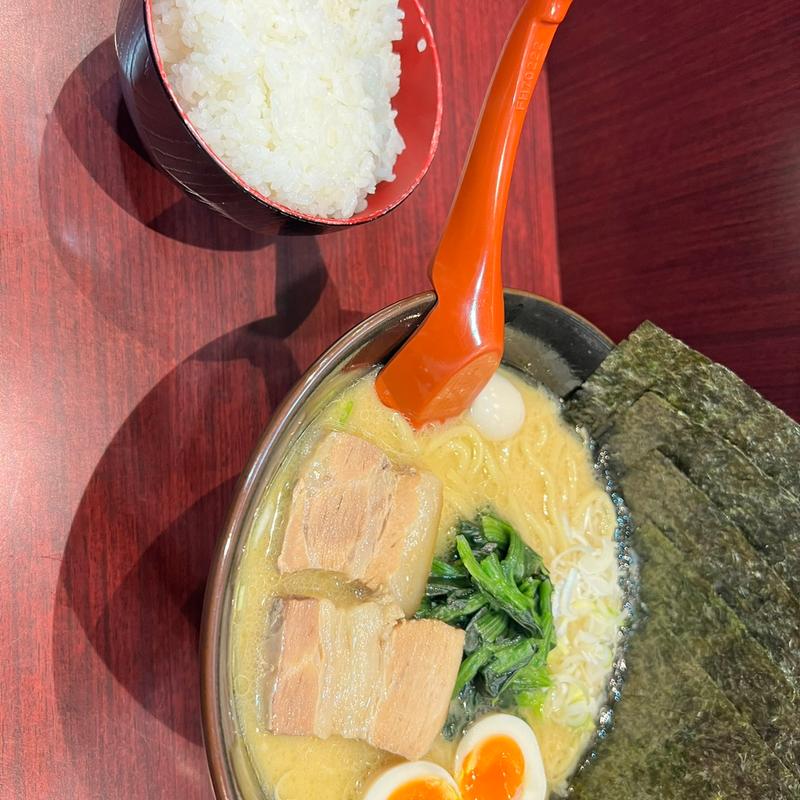 (横浜家系ラーメン赤家 新井薬師前店)