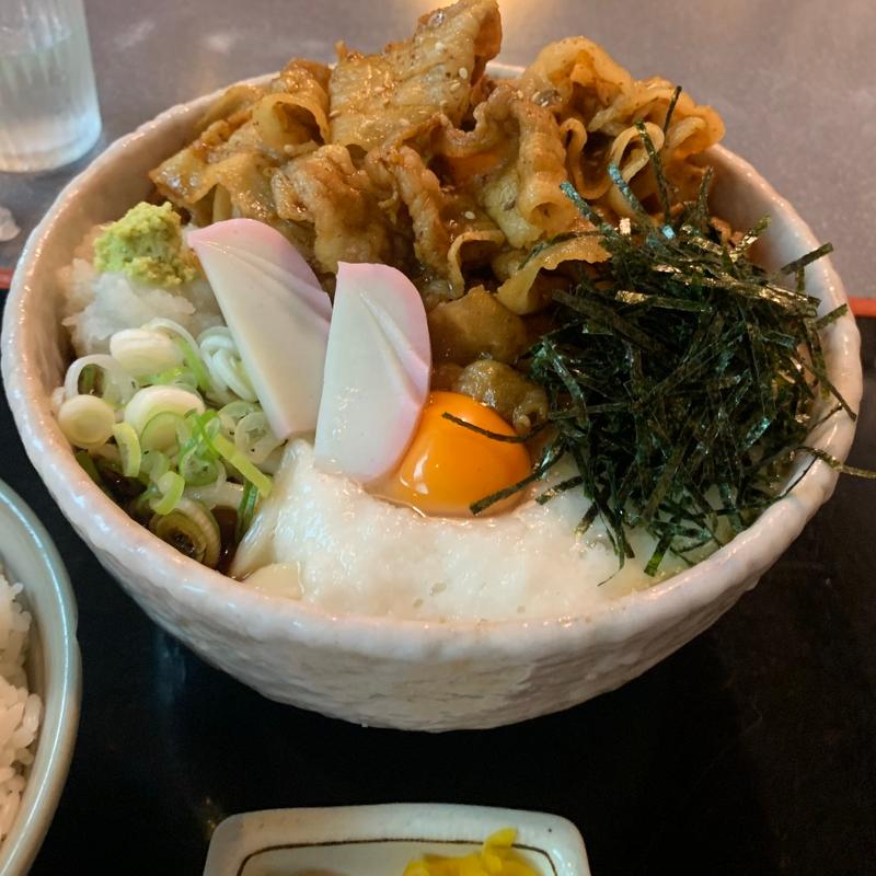 お肉と月見山かけうどん(大盛)(冷)(くるまや 島田橋本店)