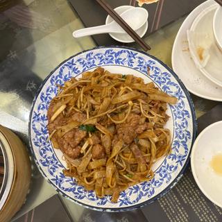 サテ(satay)風味牛肉いり焼ききし麺(何洪記)