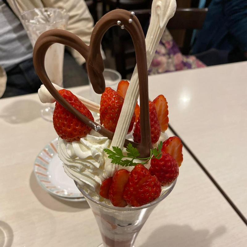 いちごパフェ(雪印パーラー 本店)
