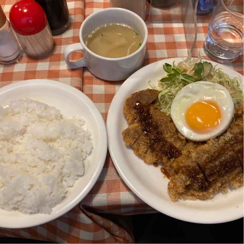 ビーフカツ目玉焼き添え(デリス （delices）)