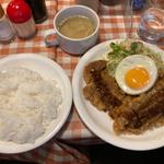 ビーフカツ目玉焼き添え