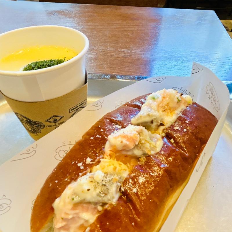 北海道ニコパン（鮭マカロニグラタン）スープセット(niko and...COFFEE 梅田ヘップファイブ)