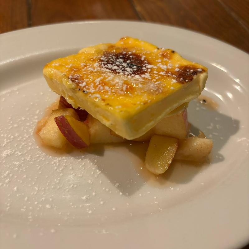 カタラーナとりんごのコンポート(オステリア クロチェッタ)