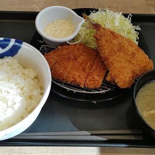 (とんかつ カツカレー どん八 山下町店)