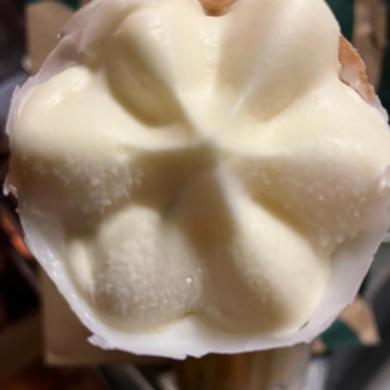 金のアイス マダガスカルバニラ ワッフルコーン (セブン-イレブン 北海道ＳＴ大通店)