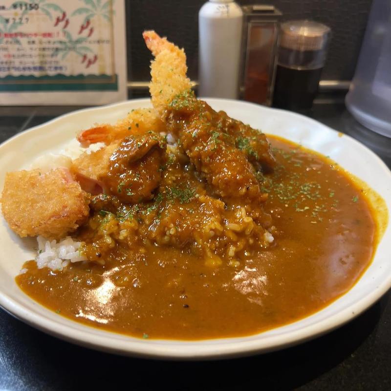 エビフライ（2本）とハムサラダコロッケの盛り合わせカレー(カレー屋 本格カレー カルダモン.)