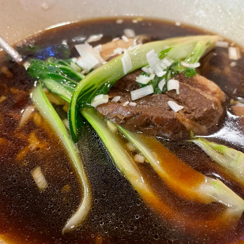 厚切り角煮醤油ラーメン(24H 北京ダック専門店 中国茶房８ 赤坂店 Chinese café Eight)