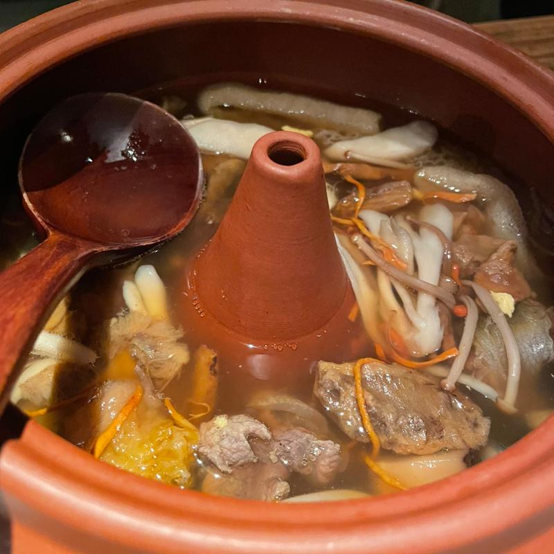  【鼈（すっぽん）】草帽蒸気火鍋 雲南きのこ鍋 大山地鶏 スープ(黒猫夜 赤坂店)