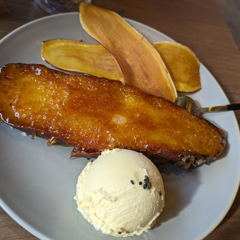 焼き芋ブリュレアイス(川崎大師 つぼ焼き芋甘い和)