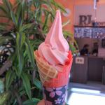 厳選いちごソフトクリーム　コーン
