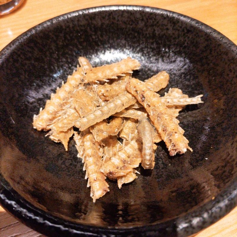 骨せんべい(鰻 炭焼 ひつまぶし 美濃金 神田本店)