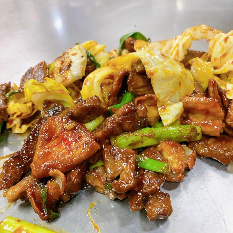 ホルモン、ハラミ、豚肉の甘辛炒め(万寿園 )