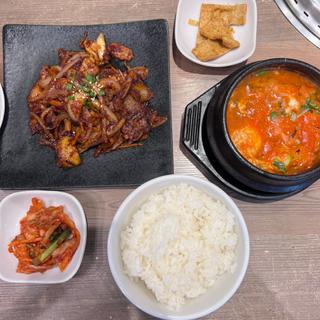 肉野菜炒&純豆腐チゲ定食