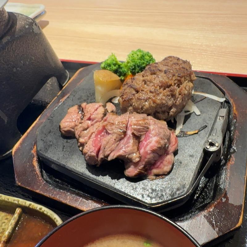 牛肩ロースステーキとホルモンハンバーグ定食(ステーキの店吉備)