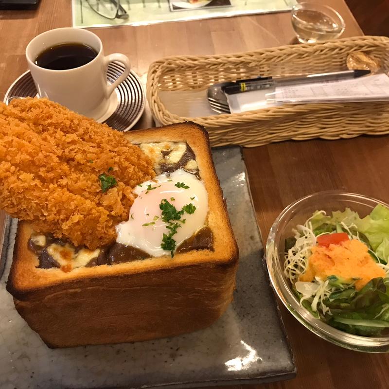 チーズカレー玉子ジャンボトーストカツトッピング(カフェ 呂久呂)