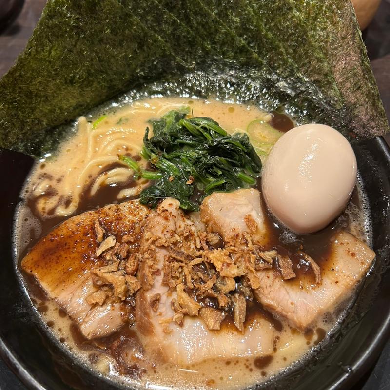 黒豚骨MAXラーメン(横浜家系ラーメン きがる家 豊田美里店)