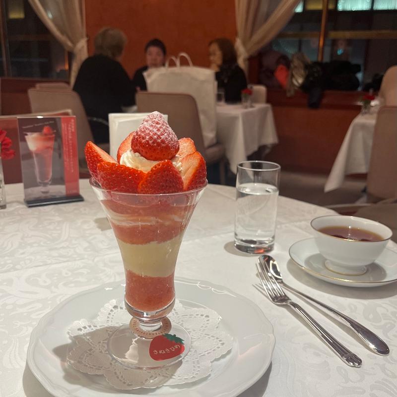 香川県産 さぬきひめのストロベリーパフェ(資生堂パーラー サロン・ド・カフェ 銀座本店)