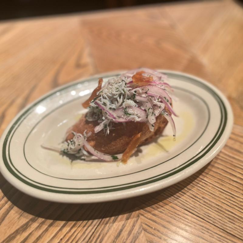 シラスと赤玉葱、カラスミのブルスケッタ(ALBERGO新橋店)
