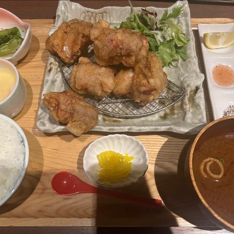 唐揚げマウンテン(三代目ふらり寿司&お台所ふらり 豊田 T-FACE店)