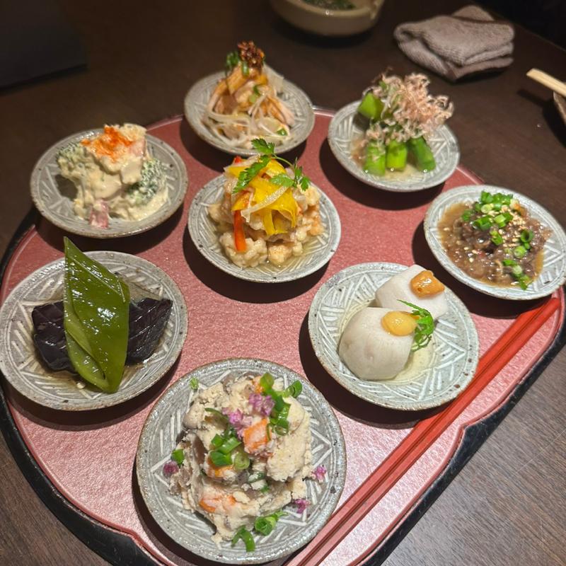 おばんざい8種盛り(まごころ料理とお酒 あじみ)