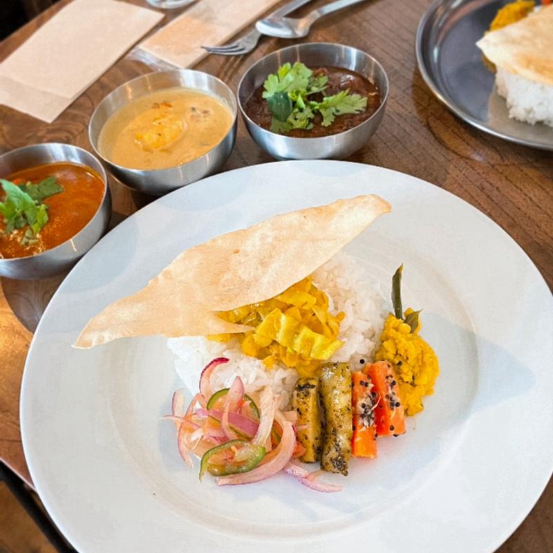 3種のカレープレート(シャンディ ニヴァース カフェ （shandi nivas cafe）)