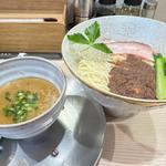 鯨の尾の身ソースで麺 鮪出汁100%スープつけ麺(ラーメン専科 竹末食堂)
