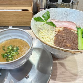 鯨の尾の身ソースで麺 鮪出汁100%スープつけ麺(ラーメン専科 竹末食堂)