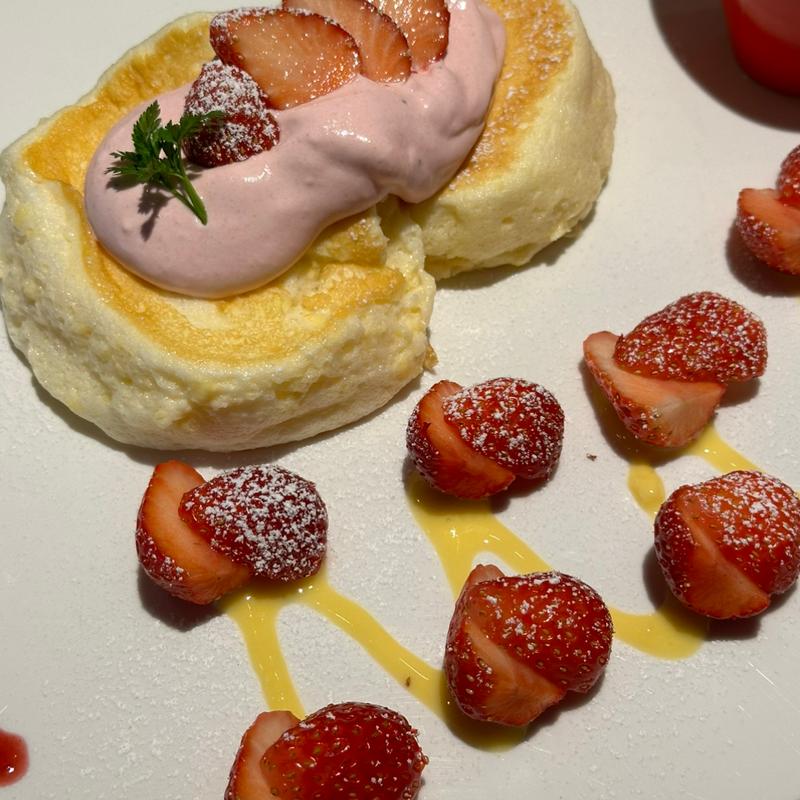 国産フレッシュいちごのパンケーキ(むさしの森珈琲 中央林間店)