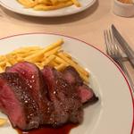 ブラックアンガス牛のステーキ(パリのワイン食堂)