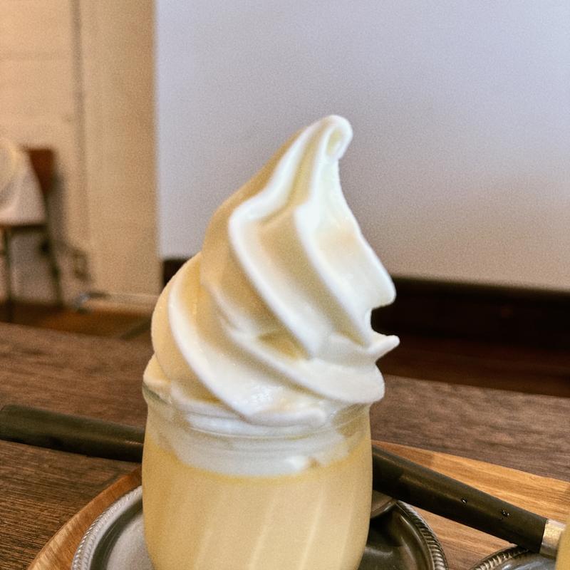 プリンソフトクリーム(山本牛乳店)
