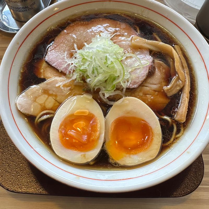煮卵入りおかブラック(らぁ麺 おかむら)