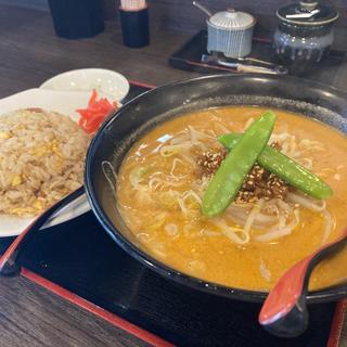 坦々麺半チャーハン(蔵鋤 黒磯店)