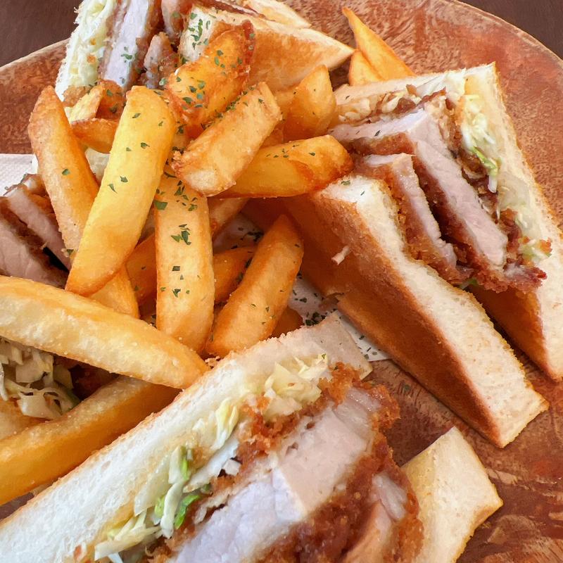 国産カツサンド(カフェ＆レストラン パーラーナルシマ Pâtisserie Chez-Nous 柏)