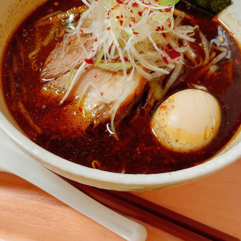 黒辛ラーメン　(らぁめん　くらり)